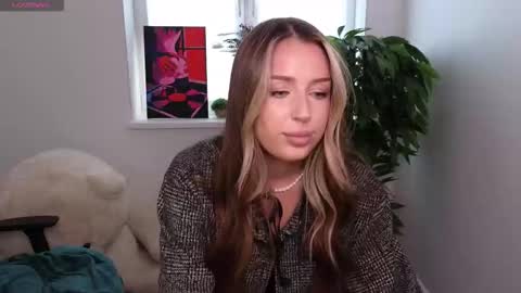 Snapshot of monicaweber_ chatting on 09/21/25, 01:13 Monica online show from 09/21/25, 01:13
