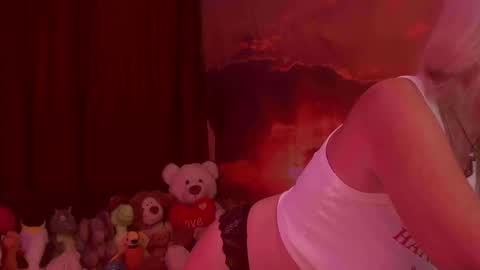 Snapshot of monicutex chatting on 10/16/25, 12:44 Monika    online show from 10/16/25, 12:44
