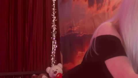 Monika    online show from 03/31/26, 12:12