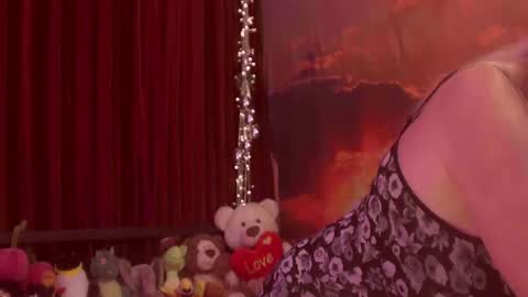 Monika    online show from 04/12/26, 12:37