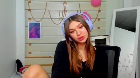 Monika online show from 02/14/25, 12:19