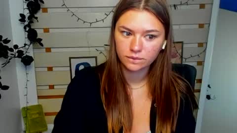 Snapshot of monika_youu chatting on 06/23/26, 06:33 Monika online show from 06/23/26, 06:33