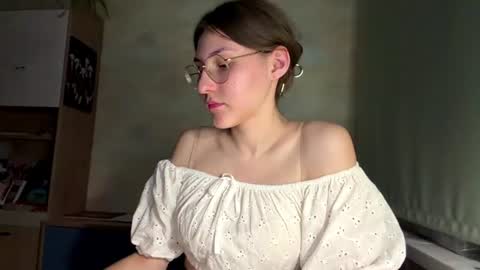 Mia online show from 07/14/26, 06:57