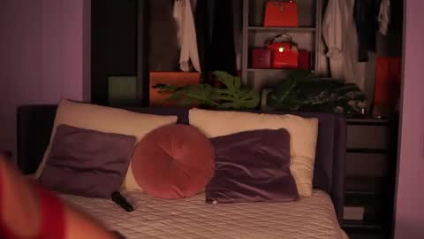 Moni online show from 04/19/26, 03:50