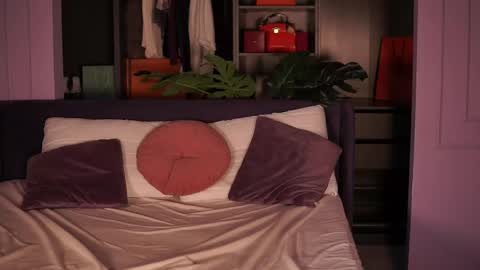 Moni online show from 04/20/26, 04:04