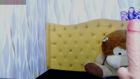 Snapshot of moniquehick chatting on 02/27/25, 04:10 Monica online show from 02/27/25, 04:10