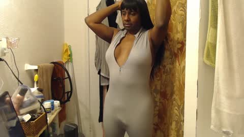 Monique Miles online show from 02/08/25, 10:07