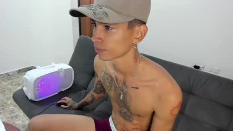 monkeyd_66 online show from 01/12/25, 08:36