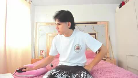 monky_0002 online show from 03/18/26, 06:33