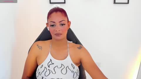 monserrat__1 online show from 04/17/26, 08:23