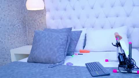 Snapshot of monserratpeter chatting on 12/03/25, 10:19 MonserratPeter online show from 12/03/25, 10:19