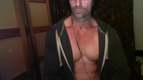 Snapshot of monsterdildos chatting on 12/23/24, 11:25 monsterdildos online show from 12/23/24, 11:25