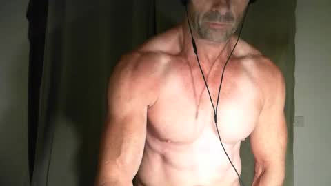 Snapshot of monsterdildos chatting on 10/21/25, 09:21 monsterdildos online show from 10/21/25, 09:21