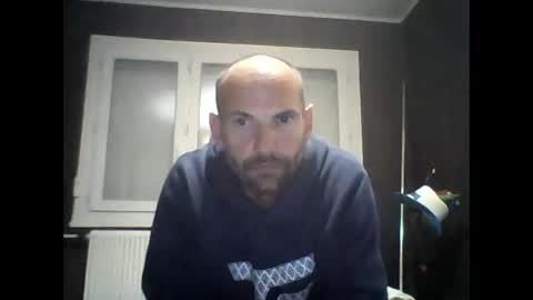Snapshot of montmasse chatting on 04/19/26, 09:06 montmasse online show from 04/19/26, 09:06