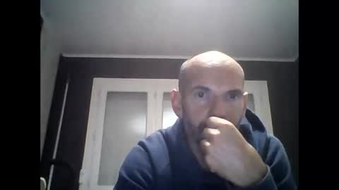 Snapshot of montmasse chatting on 05/04/26, 09:00 montmasse online show from 05/04/26, 09:00