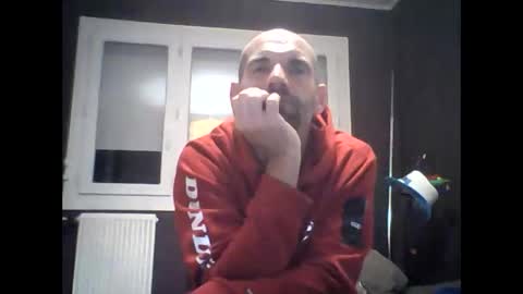 Snapshot of montmasse chatting on 05/16/26, 10:41 montmasse online show from 05/16/26, 10:41