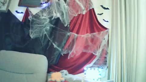 moodiemira online show from 10/29/25, 08:21