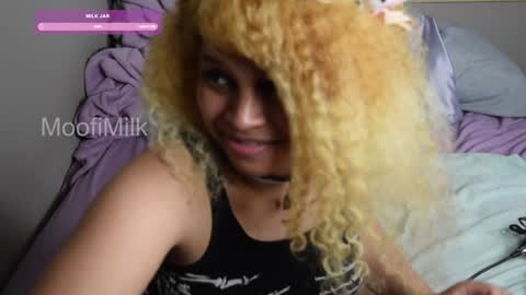 Snapshot of moofimilk chatting on 01/25/25, 12:16 Moofi Milk online show from 01/25/25, 12:16