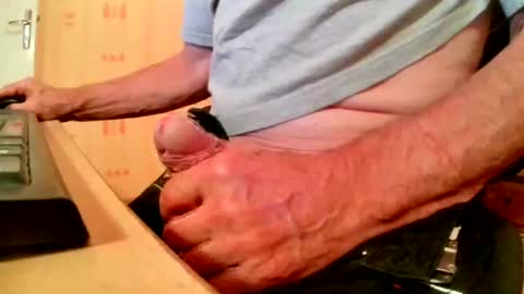 Snapshot of mookie2 chatting on 10/11/25, 07:01 mookie2 online show from 10/11/25, 07:01