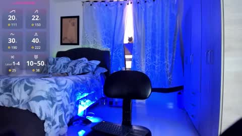 moollly_ online show from 10/31/25, 02:18