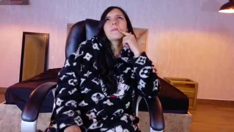 Moon  online show from 12/18/25, 02:28