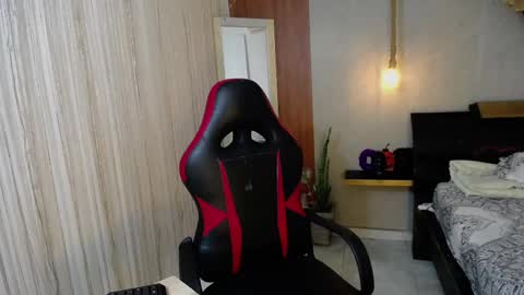 Snapshot of moon_and_fire_ chatting on 11/09/25, 02:48 moon_and_fire_ online show from 11/09/25, 02:48