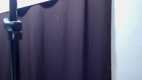 Snapshot of moon_and_fire_ chatting on 11/17/25, 02:39 moon_and_fire_ online show from 11/17/25, 02:39