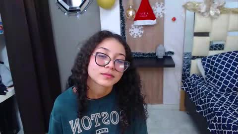 Snapshot of moon_and_fire_ chatting on 11/24/25, 04:34 moon_and_fire_ online show from 11/24/25, 04:34