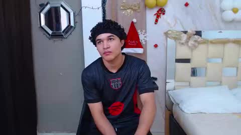 Snapshot of moon_and_fire_ chatting on 12/14/25, 03:01 moon_and_fire_ online show from 12/14/25, 03:01