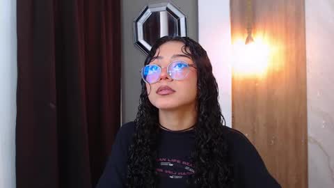 moon_and_fire_ online show from 04/03/26, 05:38