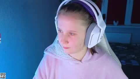 Lola online show from 10/16/25, 03:24