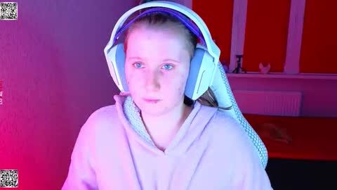 Lola online show from 11/30/25, 05:06