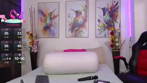 Snapshot of moon_celeste chatting on 12/15/25, 07:40 Moon online show from 12/15/25, 07:40