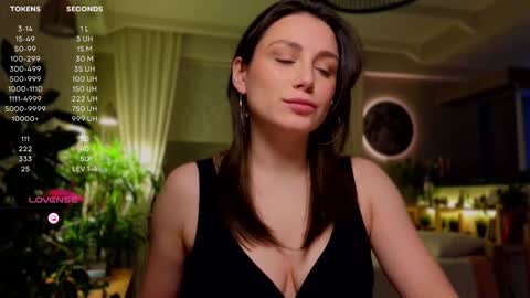 Luna  online show from 01/31/25, 01:02