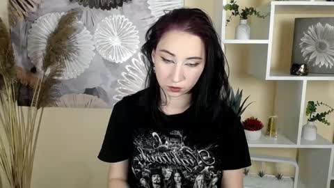 Snapshot of moon_foxy_ chatting on 10/05/25, 07:56 Diana online show from 10/05/25, 07:56