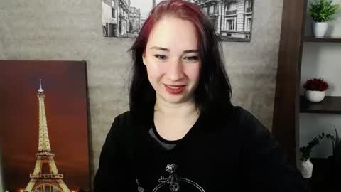 Snapshot of moon_foxy_ chatting on 10/23/25, 12:43 Diana online show from 10/23/25, 12:43