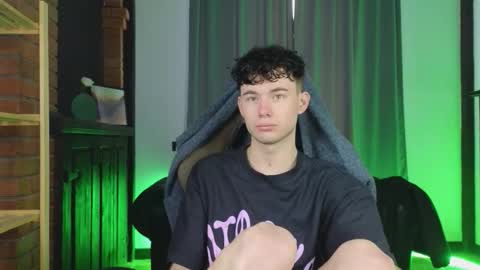 Snapshot of moon_gloww chatting on 02/22/26, 05:08 moon_gloww online show from 02/22/26, 05:08