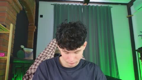 Snapshot of moon_gloww chatting on 02/25/26, 08:57 moon_gloww online show from 02/25/26, 08:57