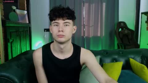 Snapshot of moon_gloww chatting on 02/27/26, 06:13 moon_gloww online show from 02/27/26, 06:13