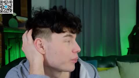 Snapshot of moon_gloww chatting on 02/28/26, 12:28 moon_gloww online show from 02/28/26, 12:28