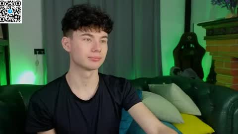 Snapshot of moon_gloww chatting on 03/01/26, 08:00 moon_gloww online show from 03/01/26, 08:00