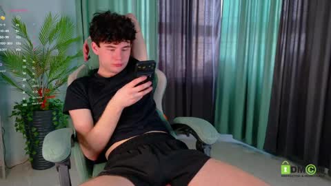 moon_gloww online show from 04/20/26, 06:27