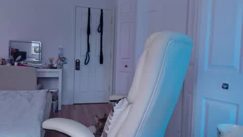 moon_light_girl online show from 06/18/26, 12:09