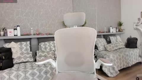 Snapshot of moon_lightt9 chatting on 05/30/26, 12:02 Sarah online show from 05/30/26, 12:02
