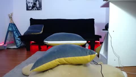 Luna online show from 01/03/25, 11:01