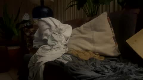 Snapshot of moon_man5 chatting on 09/24/25, 01:42 Mitchell online show from 09/24/25, 01:42