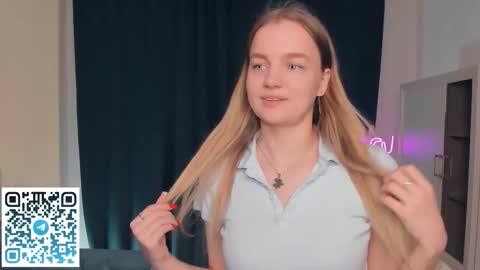 Snapshot of moon_puzzles chatting on 01/18/26, 07:39 moon_puzzles online show from 01/18/26, 07:39