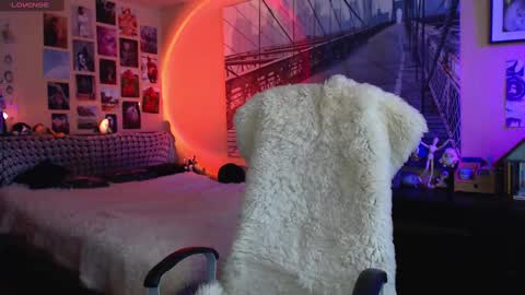 Snapshot of moon_sugar_ chatting on 03/04/25, 01:17 Keira online show from 03/04/25, 01:17
