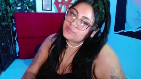 Snapshot of moon_sunflowers chatting on 11/15/25, 01:25 moon_sunflowers online show from 11/15/25, 01:25