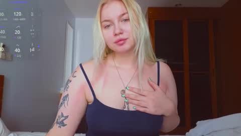 Emilia online show from 12/01/25, 05:23